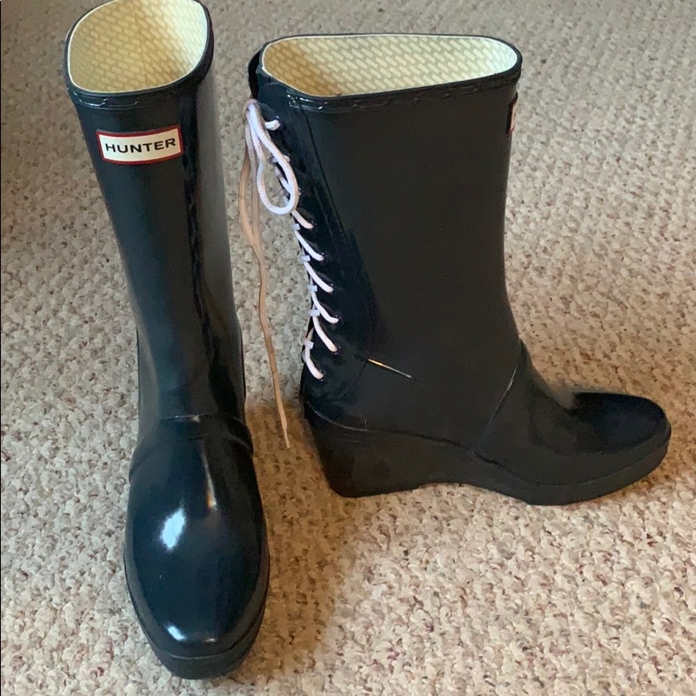 Heeled Hunter tie up back boots- exceptional shape